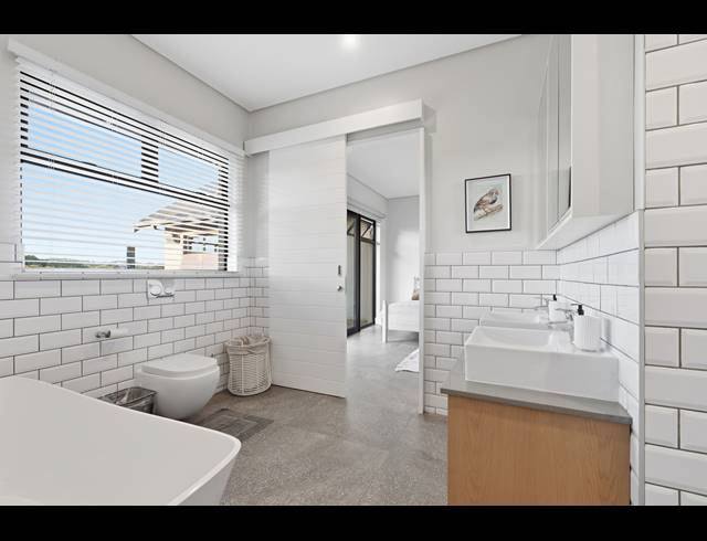 11 BEDROOM FREEHOLD FOR SALE IN SALT ROCK